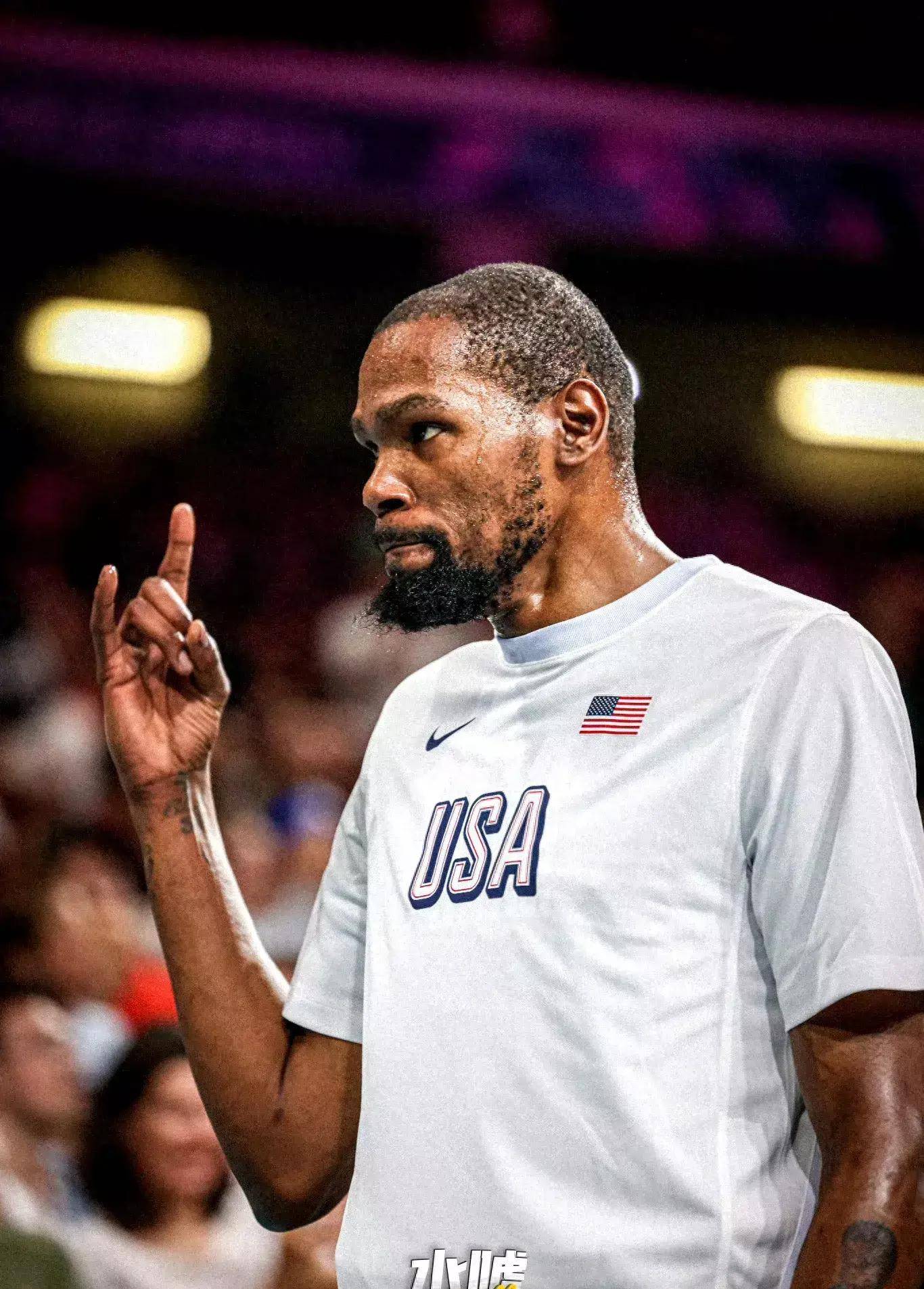 扛到肩上 扛到肩上